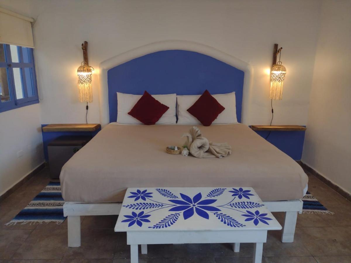 Mio Tulum Hotel Boutique Exteriér fotografie A bedroom in a hotel in Santorini, Greece